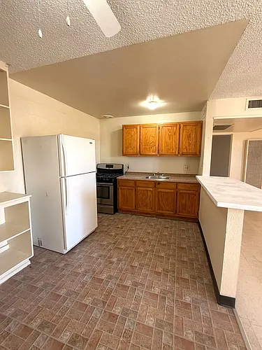 1680 Scott Ave. Photo 1