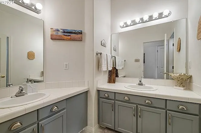 1435 NE Setting Sun Dr — Photo 30