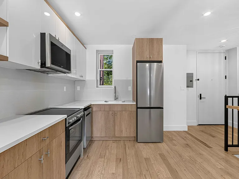 376 Montgomery St #1A — Photo 10