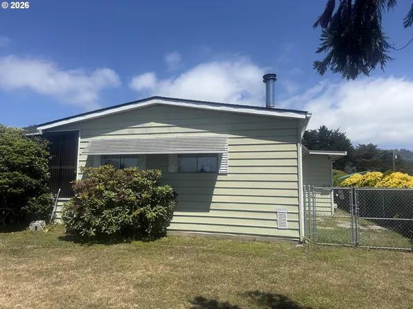 15965 Bayview Dr, Brookings, OR 97415