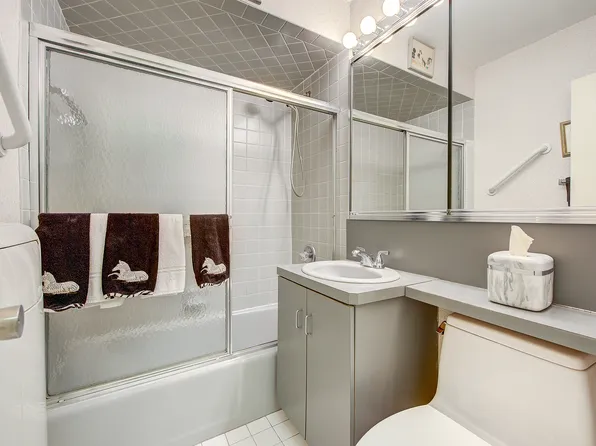 66-36 Yellowstone Boulevard image 9 of 19