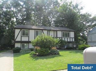 104 Lochinver Dr, Coraopolis, PA