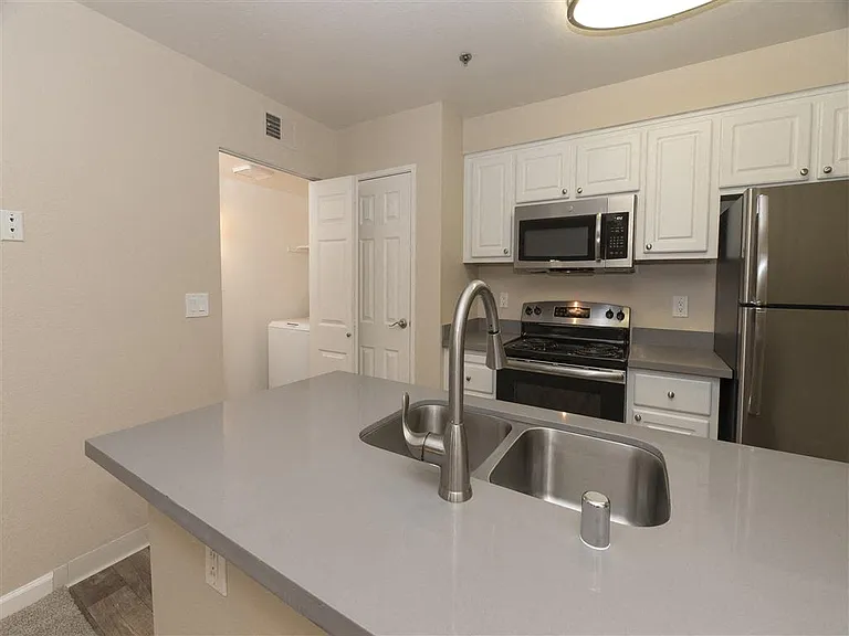 Sterling Heights Apartment Homes — Photo 14