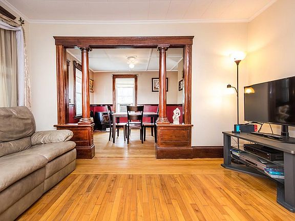 5th image of 216 Rosemont St