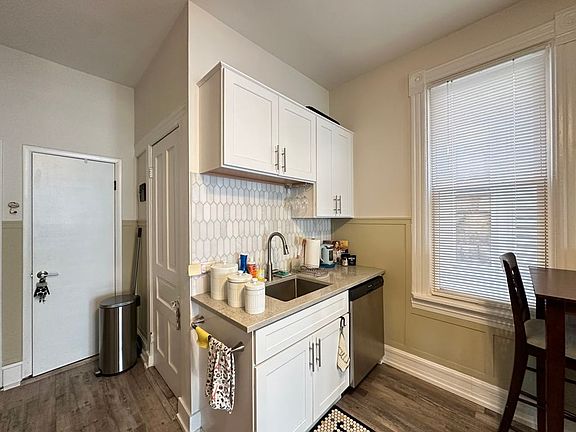 4th image of 3709 N Hermitage Ave APT 2