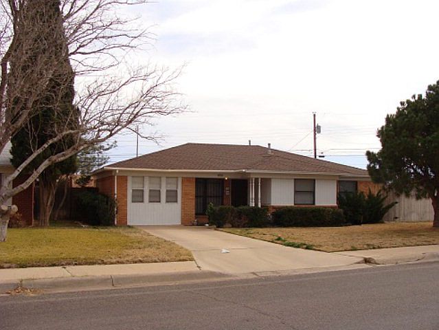1st image of 800 Goliad Dr