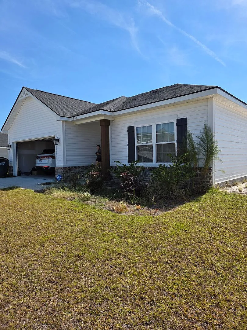 Step inside to find a Welcome home to this beautiful semi-new 3-bedroom, 2-bathroom property in L... — Photo 1