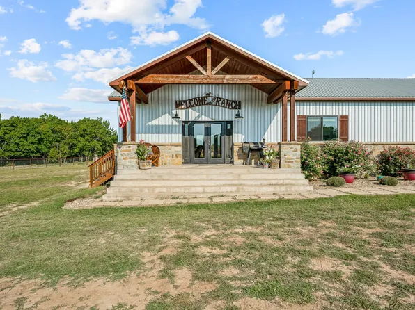 1725 Horsemans Dr, Stephenville, TX 76401