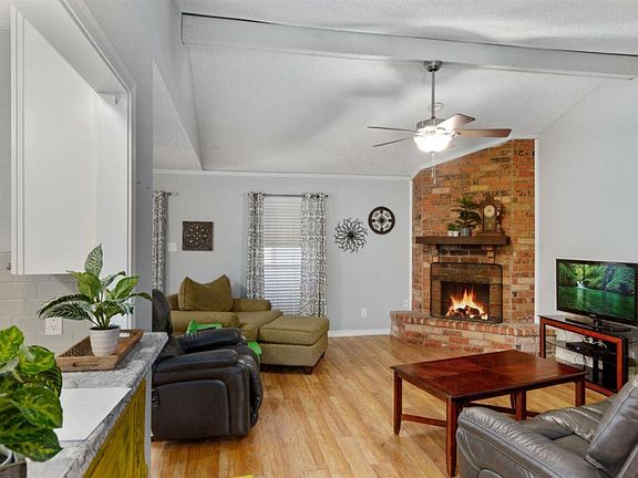 2nd image of 4112 Sleepy Hollow Ln