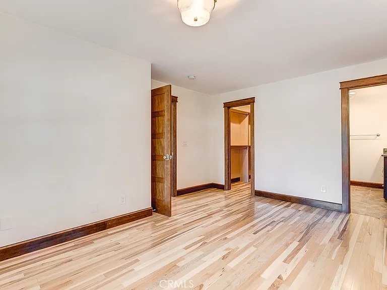 520 N Orange St — Photo 7