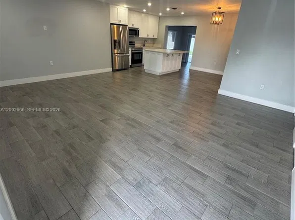 9321 SW 26th St #1, Miami, FL 33165