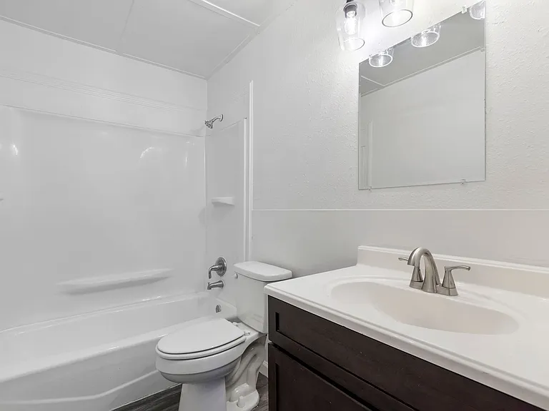 Crossroads Villa Apartments — Photo 77