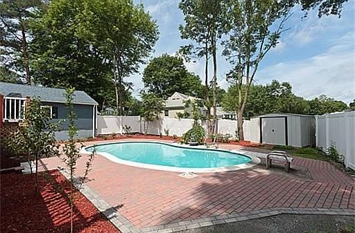 4th image of 3 Rose Ln