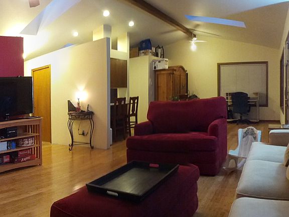 2nd image of 400 NE Matthew Dr