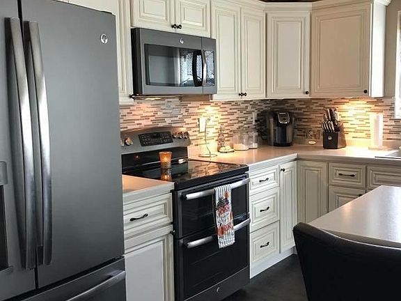 5th image of 3218 Avenue E