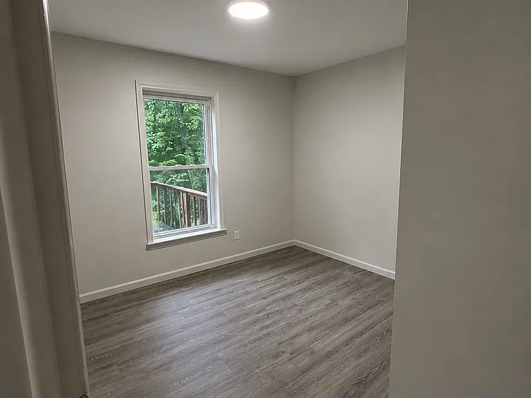34 Maple Ave N — Photo 5