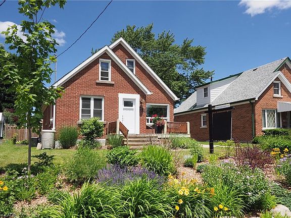 2nd image of 784 Elizabeth St