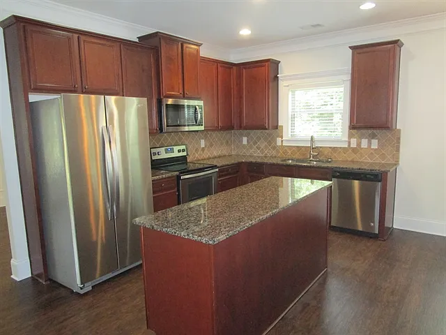 5 bed, 3.5 bath, 2982 sqft, $2,845 — Photo 2