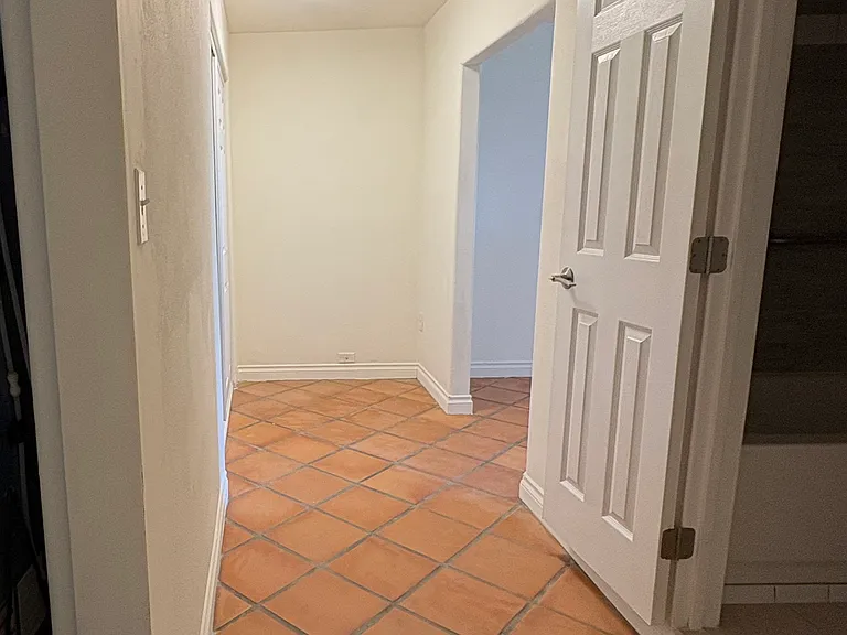 2930-32 Panorama Crst #7 — Photo 6