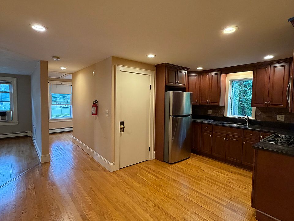 1st image of 224 Pompton Ave Floor 2