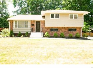 8 Linda Ln, Spring Valley, NY 10977