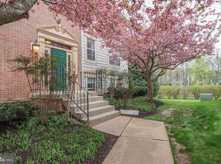 12106 Green Ledge Ct APT 101, Fairfax, VA 22033