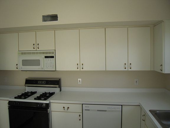 5th image of 709 Pebble Creek Dr