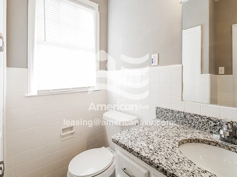 1539802_014_bathroom_13635477.jpg