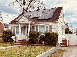 62 Beech St, Fords, NJ 08863