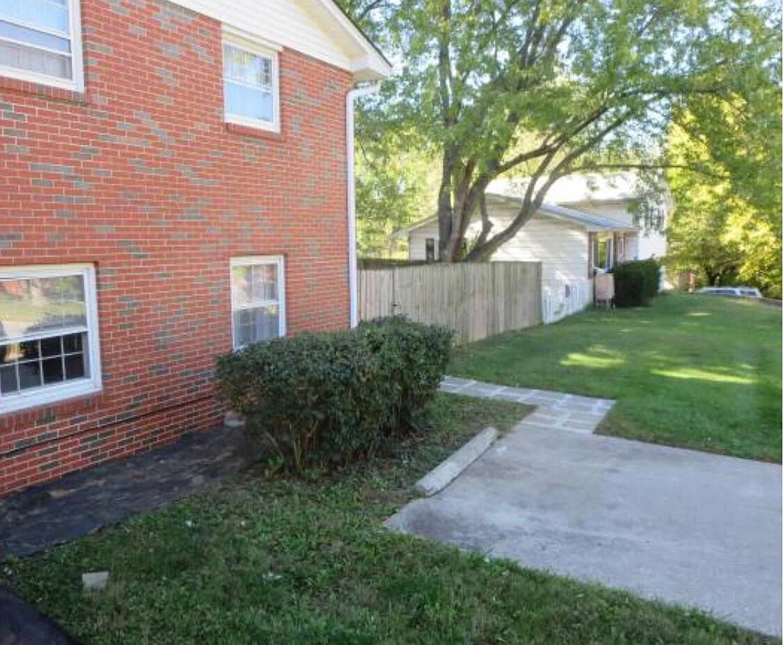 Building Photo - 1811 George Ct #B