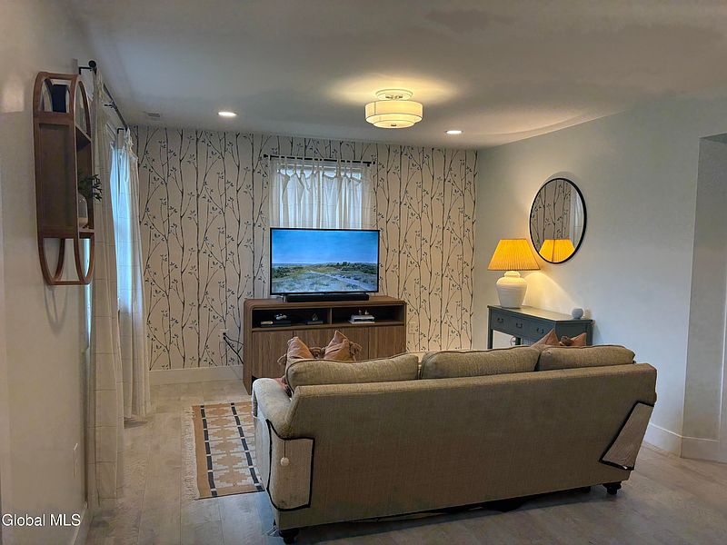 5th image of 1136 Outer Drive