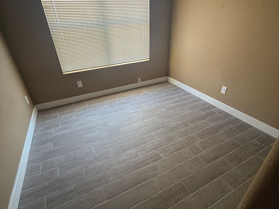 1st image of 613 W Jardin Dr