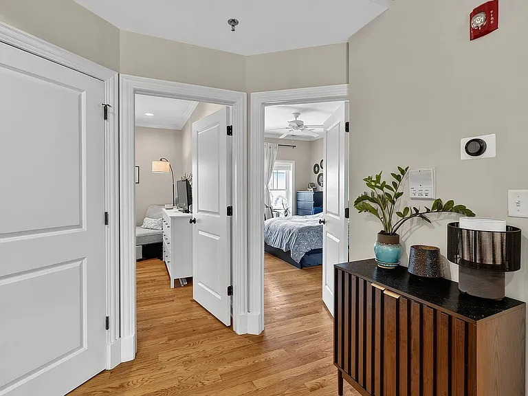 Hinman Court Condos — Photo 33