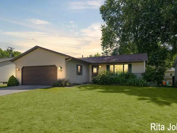 718 Faircrest Ave NW, Grand Rapids, MI 49534