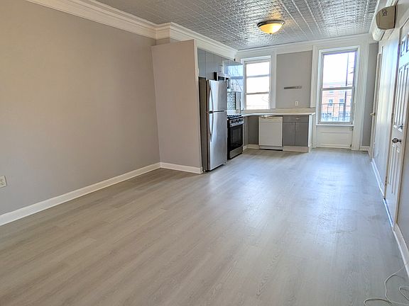 2nd image of 135 14th St #3