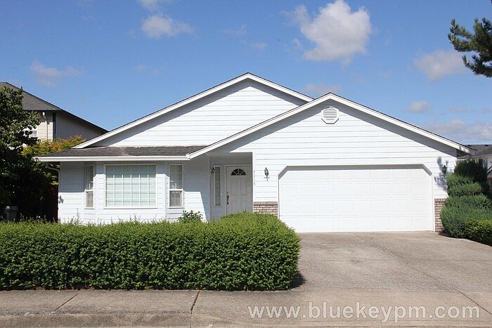 1st image of 4918 NE 131st Ct