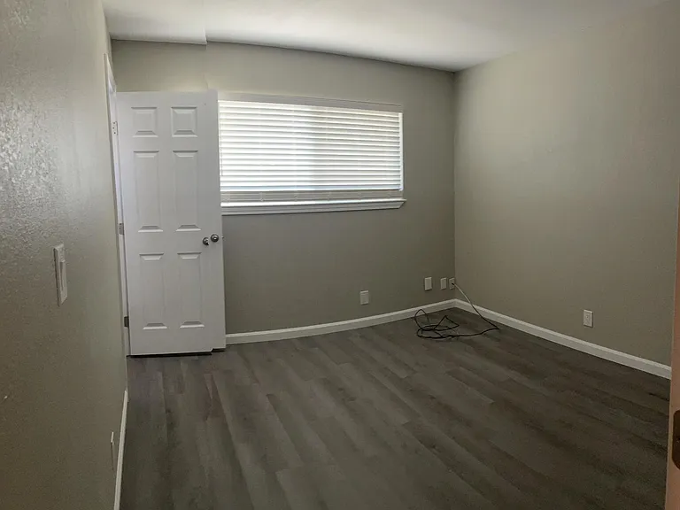 225 Walnut St — Photo 12