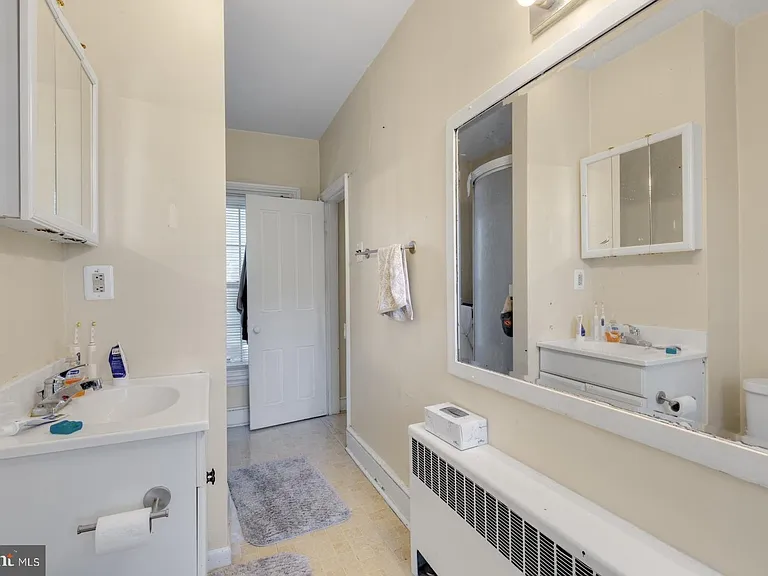 350 Green Ln #2R — Photo 13