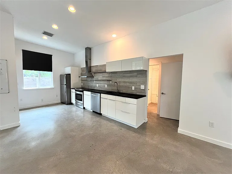 2103 E 14th St #B — Photo 5