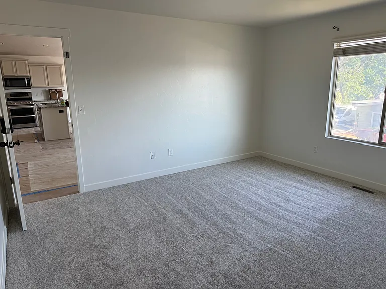1075 W 530 N — Photo 3