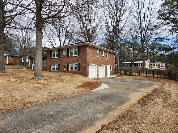 2nd image of 706 Killarney Dr NW