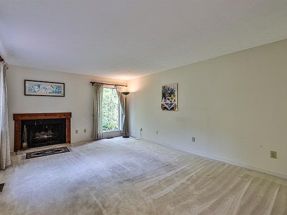 3rd image of 66 Twin Lakes Dr