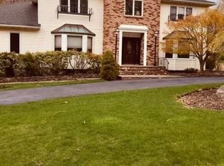 1 Kelly Ct, Tomkins Cove, NY 10986