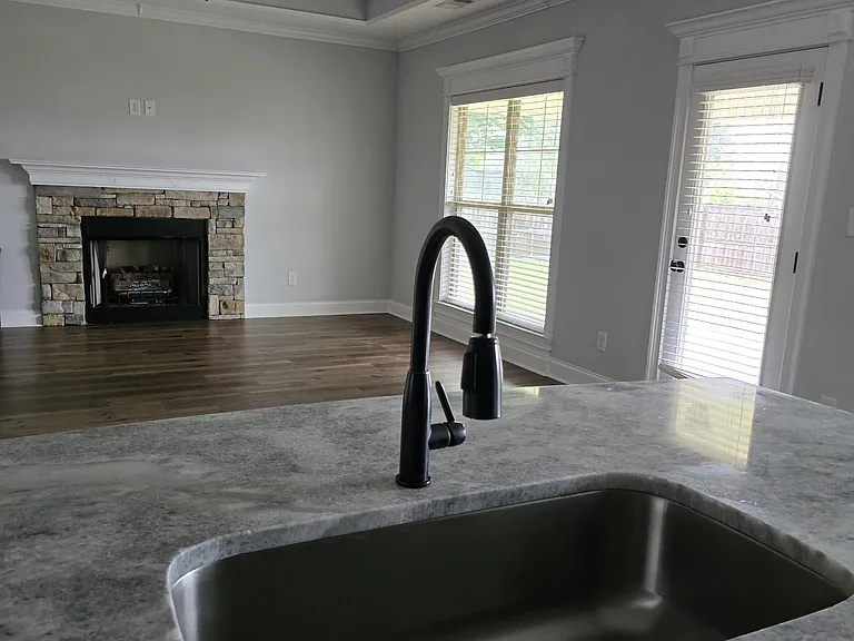 108 Wenlock Cir — Photo 4