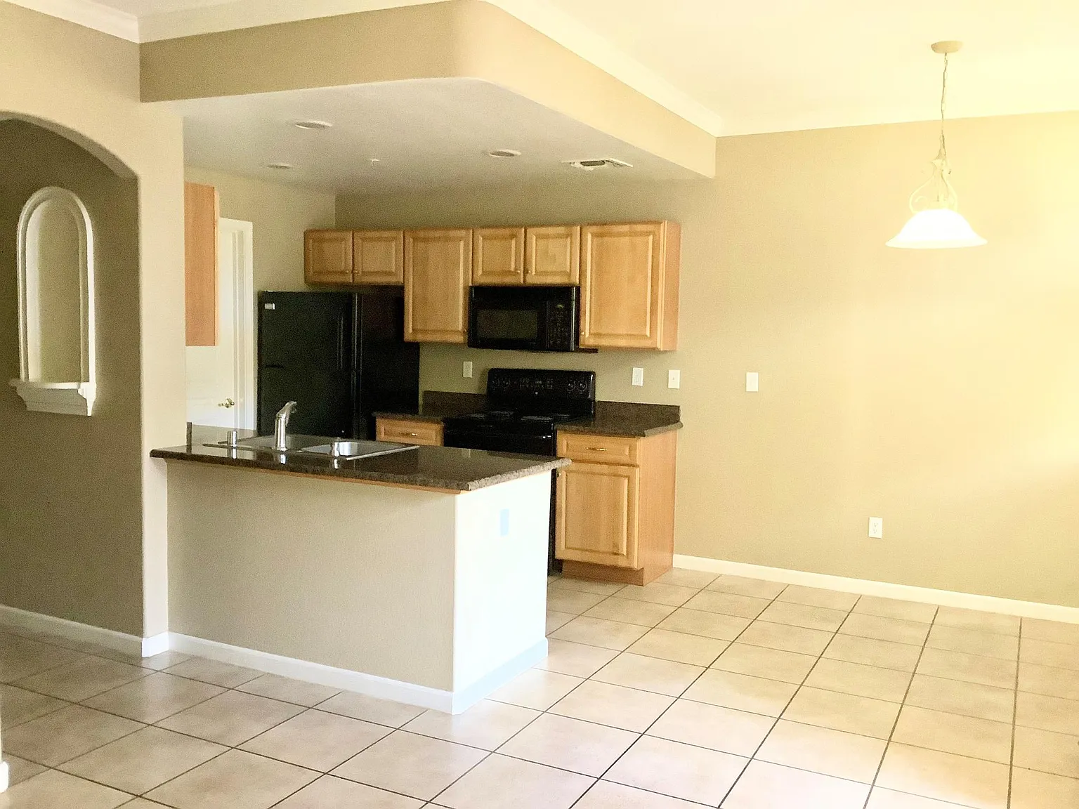 2 bed, 1136 sqft, $1,850 — Photo 2
