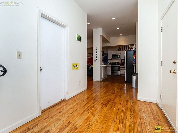 4th image of 448 Park Dr APT 4