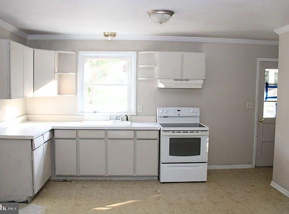 3rd image of 333 W 2nd St