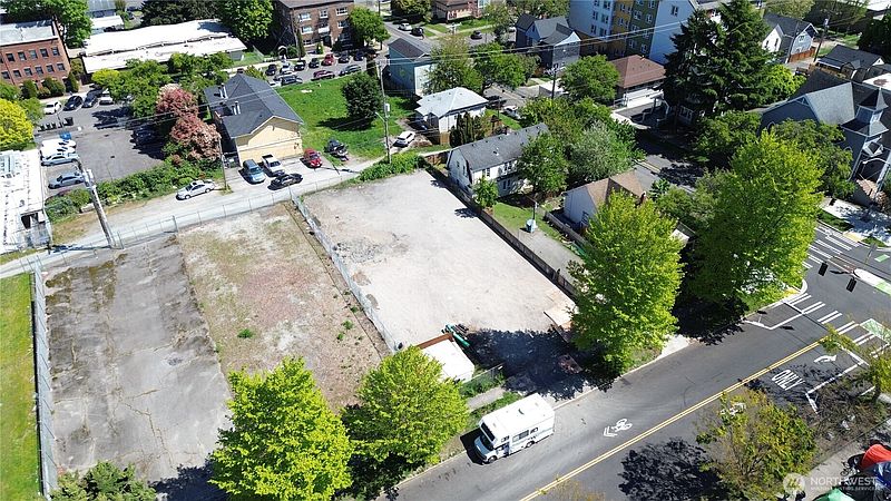 3rd image of 1119 S J Street