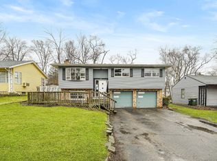 1114 Spruce St, Lake In The Hills, IL 60156