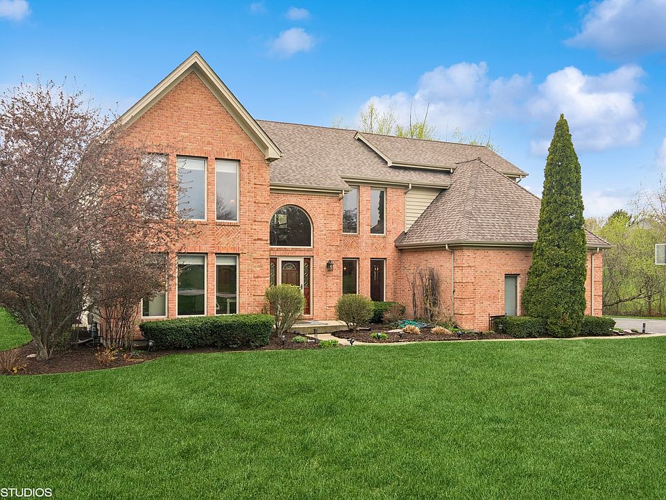 1st image of 35 Rosewood Dr